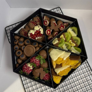 Strawberry in chocolate "Magic of taste" with delivery Novosibirsk