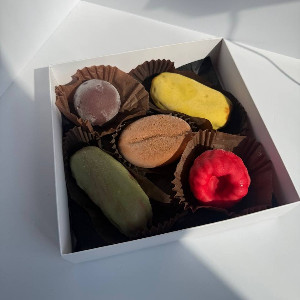 Taste Rainbow Glazed Dessert Box with delivery Novosibirsk