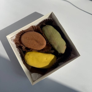 Coffee Aroma Glazed Dessert Box with delivery Novosibirsk