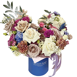 Rose Cream 50 cm - 9, White rose 50 cm - 8, Peony sprayrose - 2, White Matthiola - 5, Pink carnation - 11, lisianthus - 3, Blue/purple hydrangea - 1, Carnation spray - 6, Spray peony rose Misty Bubbles, 50 cm - 2, Pink Lisianthus (Eustoma) - 2, Round flower box small , Oasis, Ruscus italian, Ribbon