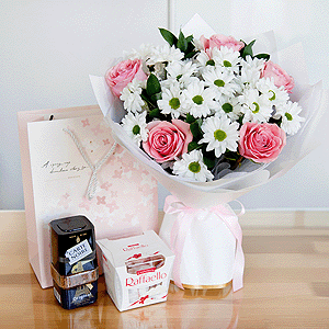 Gift set "Provence Aroma with candies and coffee" with delivery Novosibirsk