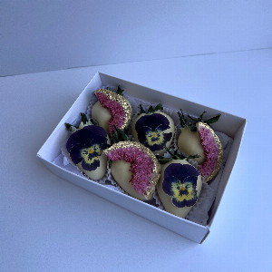 Love Etude Chocolate Strawberries with delivery Novosibirsk
