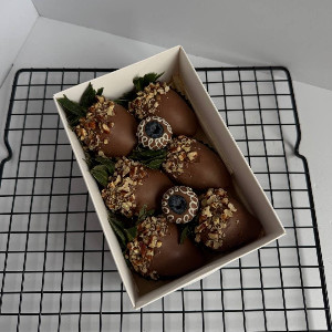 Pecan Nut Strawberries with delivery Novosibirsk