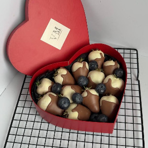 Kinder Surprise Strawberries with delivery Novosibirsk