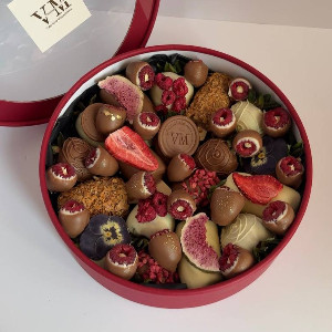 Berry Morning Chocolate Fruit Set with delivery Novosibirsk
