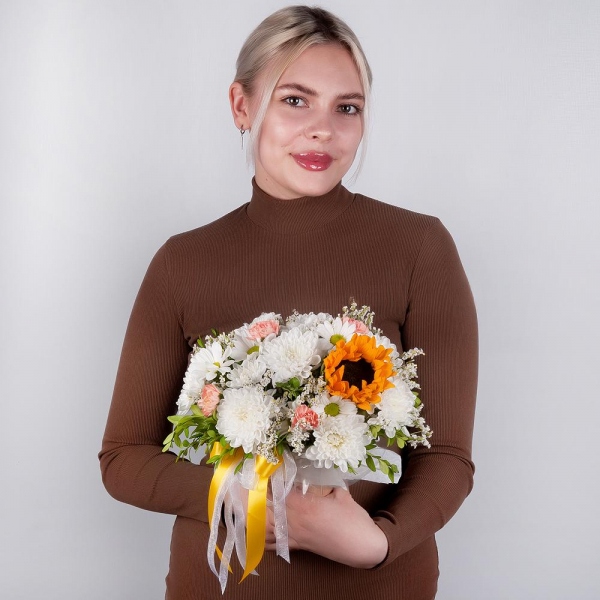 Sunflower - 1, Baltica White Spray Chrysanthemum - 2, Pink spray carnation - 5, Cardboard pot (cup), Oasis, Pistachio, Limonium (1 pc.), Wrapping Paper