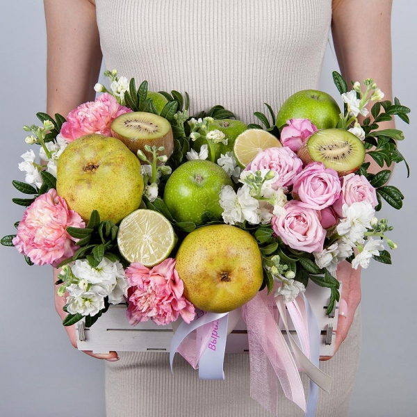White Matthiola - 3, Peony sprayrose - 1, Pink carnation - 7, Wooden pot, Oasis, Lemon, 1 pc., Kiwi, Apple, 1 pc., Pear, Wooden skewer, Pistachio, Ribbon