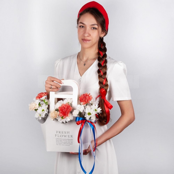 Bacardi White Spray Chrysanthemum - 1, Orange carnation - 6, White spray carnation - 3, Carnation white, cream - 5, Flower bag, Oasis, Ribbon