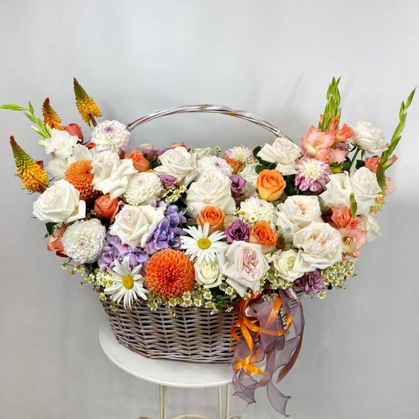 Pink Gladiolus - 5, Gerbera white - 4, Chamomile - 65, White Dahlia - 8, White rose 50 cm - 31, Peony rose Kahala 50 cm - 17,  White Hydrangea - 1, Peony style roses - 17, Pink Lisianthus (Eustoma) - 17, Orange Dahlia - 4, Orange Dahlia - 5, Pink Hydrangea - 1, Blue/purple hydrangea - 1, White Gladiolus - 4, Solidago (1 pc.), Kniphofia, Oasis, Hypericum, Huge basket, Ribbon