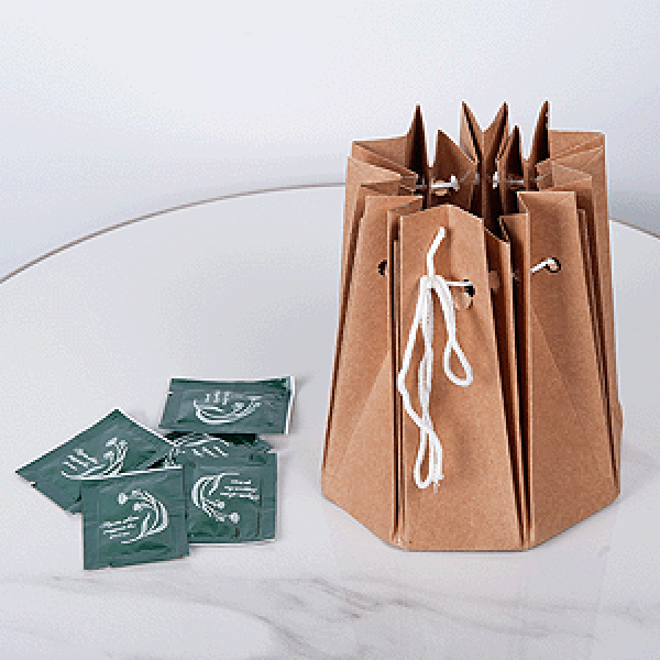 Set with an aquabox and chrysal