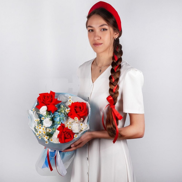 Red rose Nina 50 cm - 5, Blue/purple hydrangea - 1, Chamomile - 2, White spray carnation - 3, Bacardi White Spray Chrysanthemum - 1, Wrapping Paper