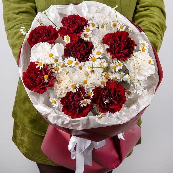 Baltica White Spray Chrysanthemum - 1, Carnation red - 19, Chamomile - 2, Wrapping Paper