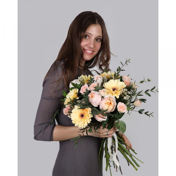 David Austin peonyroses - 6, Gerbera yellow - 6, Spray rose: white, cream, light pink 50 cm - 6, Waxflower (1 pc.), Ruscus, Eucalyptus parvifolia (1 pc.), Ribbon