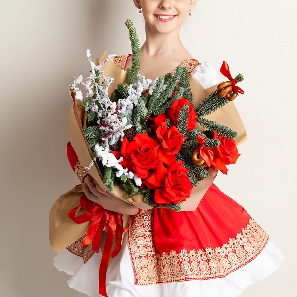 Rose Red 50 cm Ecuador - 7, Spruce branches (1pc.), Artificial branch, Decorative element small, Cones (1pc.), Decorative element medium, Wrapping Paper