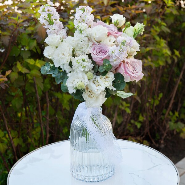 Lilac rose Bounty Way, 50 cm - 7, White Matthiola - 7, lisianthus - 6, Eucalyptus baby blue (1 pc.), Ribbon
