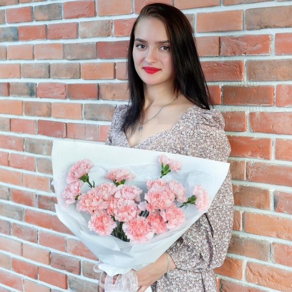 Гвоздика розовая - 25, Современная упаковка, Лента