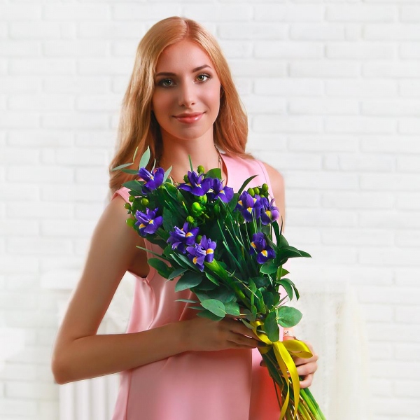 Ирисы - 15, Гиперикум, Эвкалипт парвифолия, Рускус, Лента