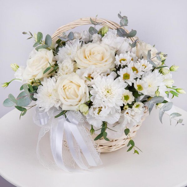 White rose 50 cm - 5, Santini White Spray Chrysanthemum - 2, lisianthus - 2, Baltica White Spray Chrysanthemum - 1, Small Basket, Oasis, Eucalyptus Cinerea, Ribbon