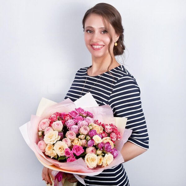 Rose Cream 50 cm - 5, Spray rose: white, cream, light pink 50 cm - 7, Peony sprayrose - 4, Wrapping Paper