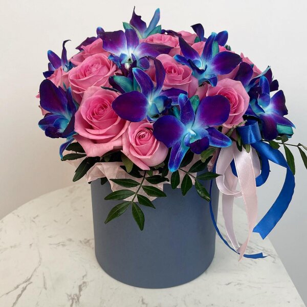 Pink rose 50 cm - 30, Orchid Dendrobium - 20, Flask for orchids, Pistachio, Oasis, Round flower box medium, Ribbon