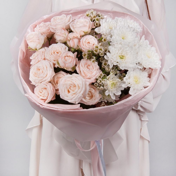 Peony sprayrose - 4, Baltica White Spray Chrysanthemum - 4, Waxflower (1 pc.), Wrapping Paper