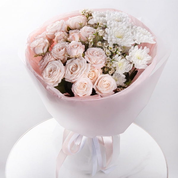 Peony sprayrose - 4, Baltica White Spray Chrysanthemum - 4, Waxflower (1 pc.), Wrapping Paper